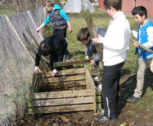 2012-05-21-stockfeld-construise-composteur